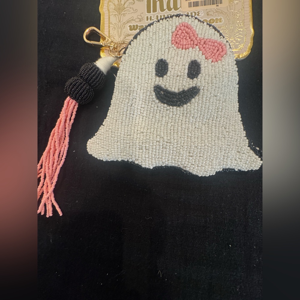 100% glass Beaded Ghost w/ Pink Bow mini pouch purse. Zipper closure,all lined👻